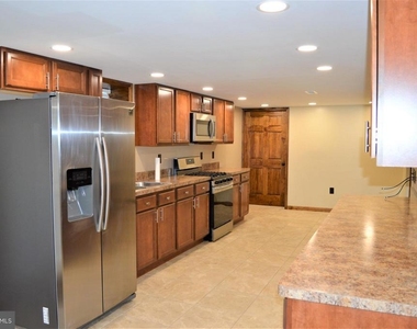 1105 Meander Drive - Photo Thumbnail 7