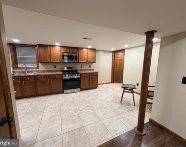 1105 Meander Drive - Photo Thumbnail 6