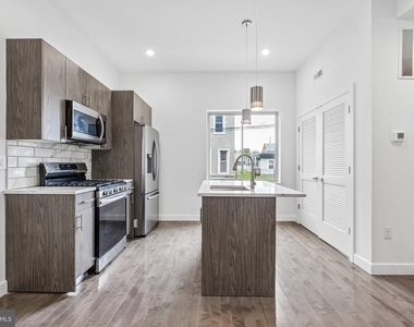 1945 N 7th Street - Photo Thumbnail 5