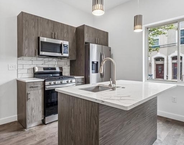 1945 N 7th Street - Photo Thumbnail 2