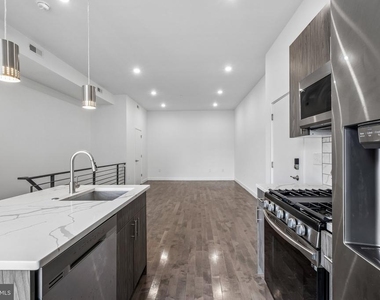 1945 N 7th Street - Photo Thumbnail 3