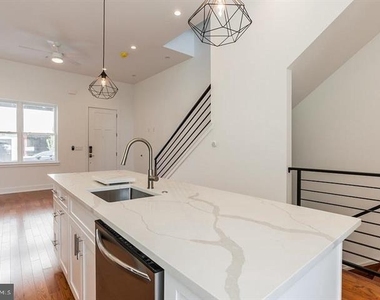 146 W Wildey Street - Photo Thumbnail 4