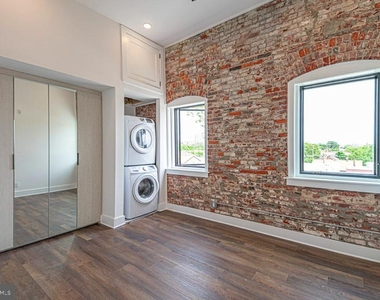 1211 Bainbridge Street - Photo Thumbnail 4