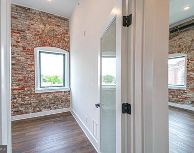 1211 Bainbridge Street - Photo Thumbnail 6