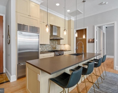 421 Chestnut Street - Photo Thumbnail 3