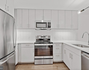 569 N 5th Street - Photo Thumbnail 4