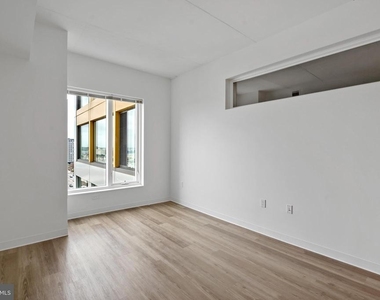 569 N 5th Street - Photo Thumbnail 6