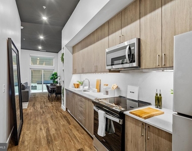 525 N 41st Street - Photo Thumbnail 9