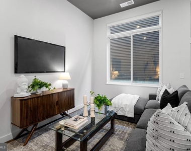 525 N 41st Street - Photo Thumbnail 3