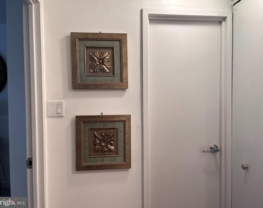219 S 18th Street - Photo Thumbnail 4