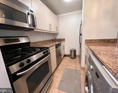 219 S 18th Street - Photo Thumbnail 8