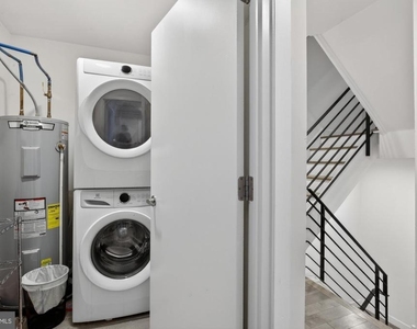 1650 Point Breeze Avenue - Photo Thumbnail 7