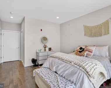 1650 Point Breeze Avenue - Photo Thumbnail 19
