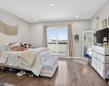 1650 Point Breeze Avenue - Photo Thumbnail 18