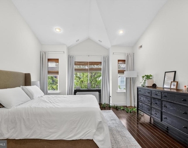 2115 Carpenter Street - Photo Thumbnail 19