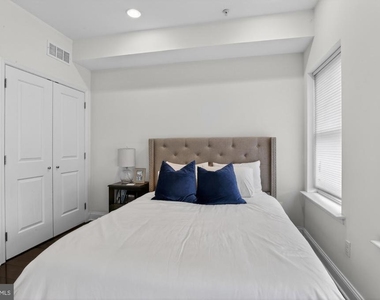 2115 Carpenter Street - Photo Thumbnail 10