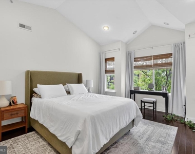 2115 Carpenter Street - Photo Thumbnail 18