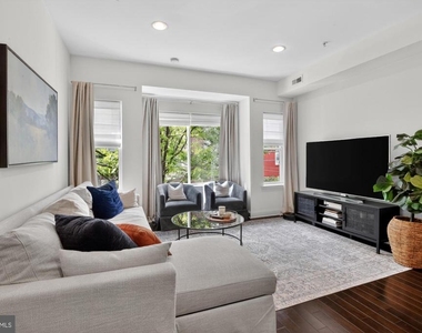 2115 Carpenter Street - Photo Thumbnail 5