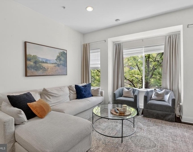 2115 Carpenter Street - Photo Thumbnail 6