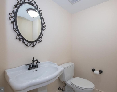 1637 Oakwood Drive - Photo Thumbnail 6