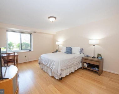 1637 Oakwood Drive - Photo Thumbnail 7
