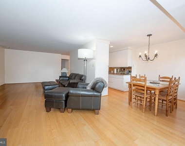 1637 Oakwood Drive - Photo Thumbnail 2