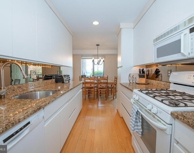 1637 Oakwood Drive - Photo Thumbnail 4