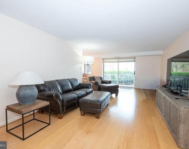 1637 Oakwood Drive - Photo Thumbnail 1