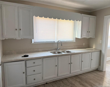 307 Hawthorne Drive - Photo Thumbnail 4