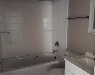 307 Hawthorne Drive - Photo Thumbnail 6