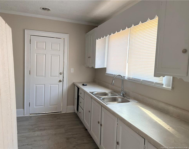 307 Hawthorne Drive - Photo Thumbnail 3