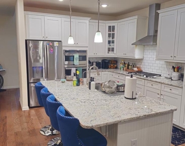 499 Lee Place - Photo Thumbnail 7