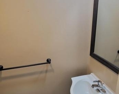 423 N Mount Vernon Circle - Photo Thumbnail 3