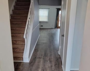 423 N Mount Vernon Circle - Photo Thumbnail 1