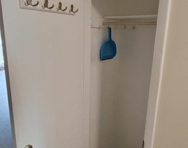 423 N Mount Vernon Circle - Photo Thumbnail 4