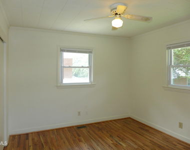 111 Isley Street - Photo Thumbnail 9