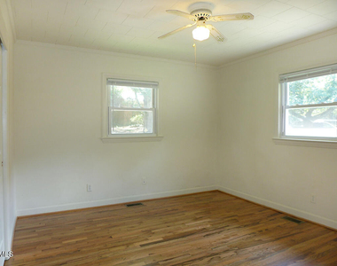 111 Isley Street - Photo Thumbnail 8