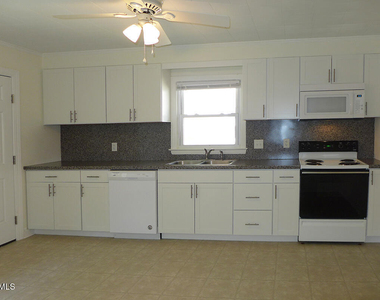 111 Isley Street - Photo Thumbnail 5