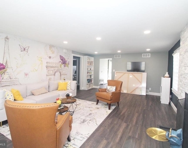 118 Washington Road - Photo Thumbnail 2