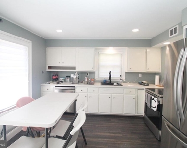 118 Washington Road - Photo Thumbnail 5