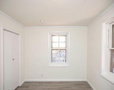 122 Fowler Avenue - Photo Thumbnail 10