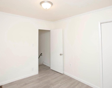 122 Fowler Avenue - Photo Thumbnail 11