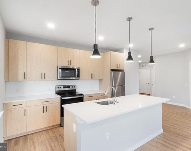 400 E Oak Avenue - Photo Thumbnail 3