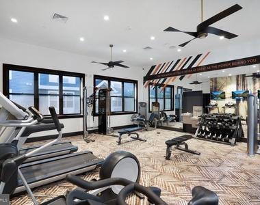 400 E Oak Avenue - Photo Thumbnail 20