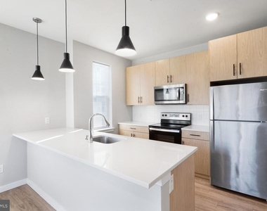 400 E Oak Avenue - Photo Thumbnail 2