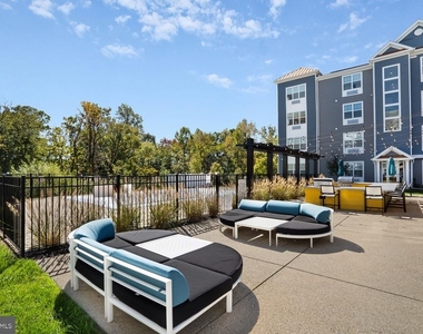 400 E Oak Avenue - Photo Thumbnail 11