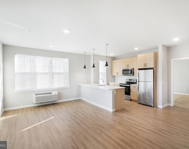 400 E Oak Avenue - Photo Thumbnail 3