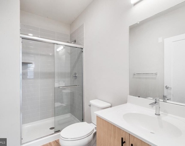 400 E Oak Avenue - Photo Thumbnail 6