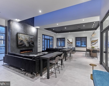 400 E Oak Avenue - Photo Thumbnail 16