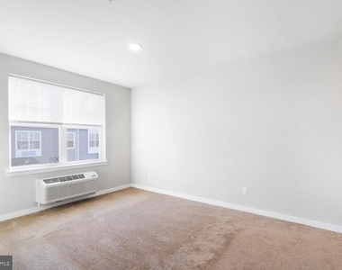 400 E Oak Avenue - Photo Thumbnail 7